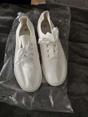 Low Cut Canvas Sneakers